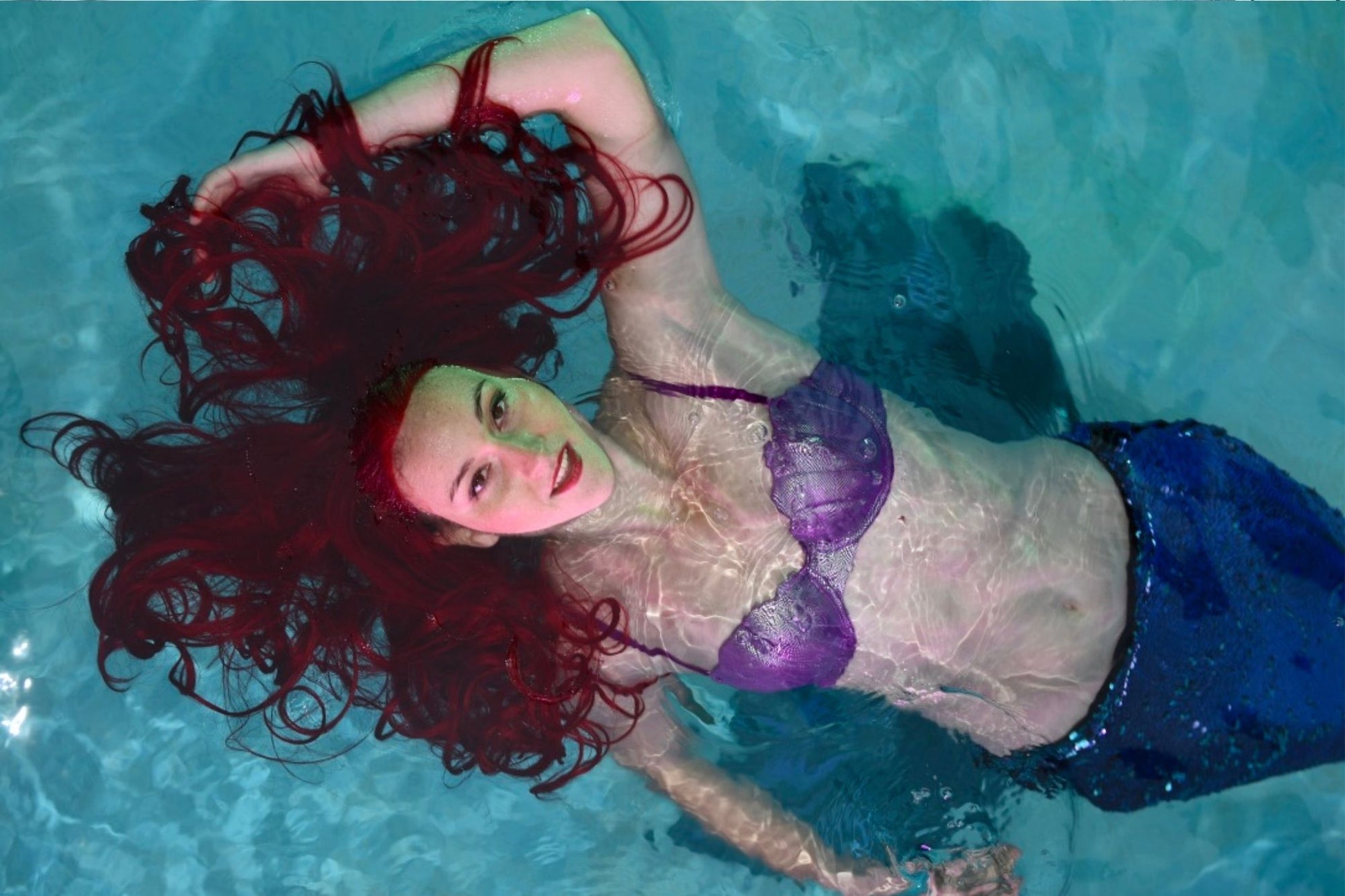 Little mermaid ariel in the water photoshoot montreal mermais costume red wig in the water